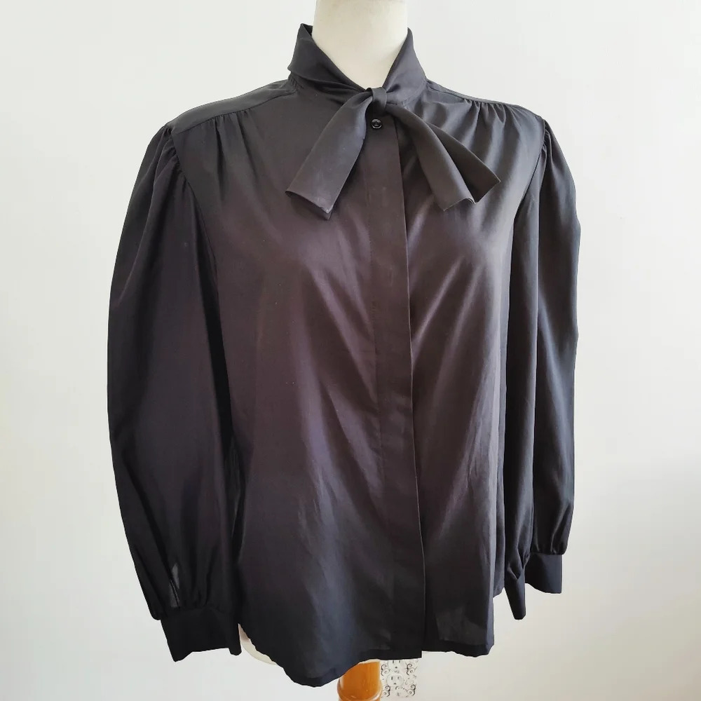 Vintage Bow Tie Blouse in Black / by Judy Bond / Size Medium